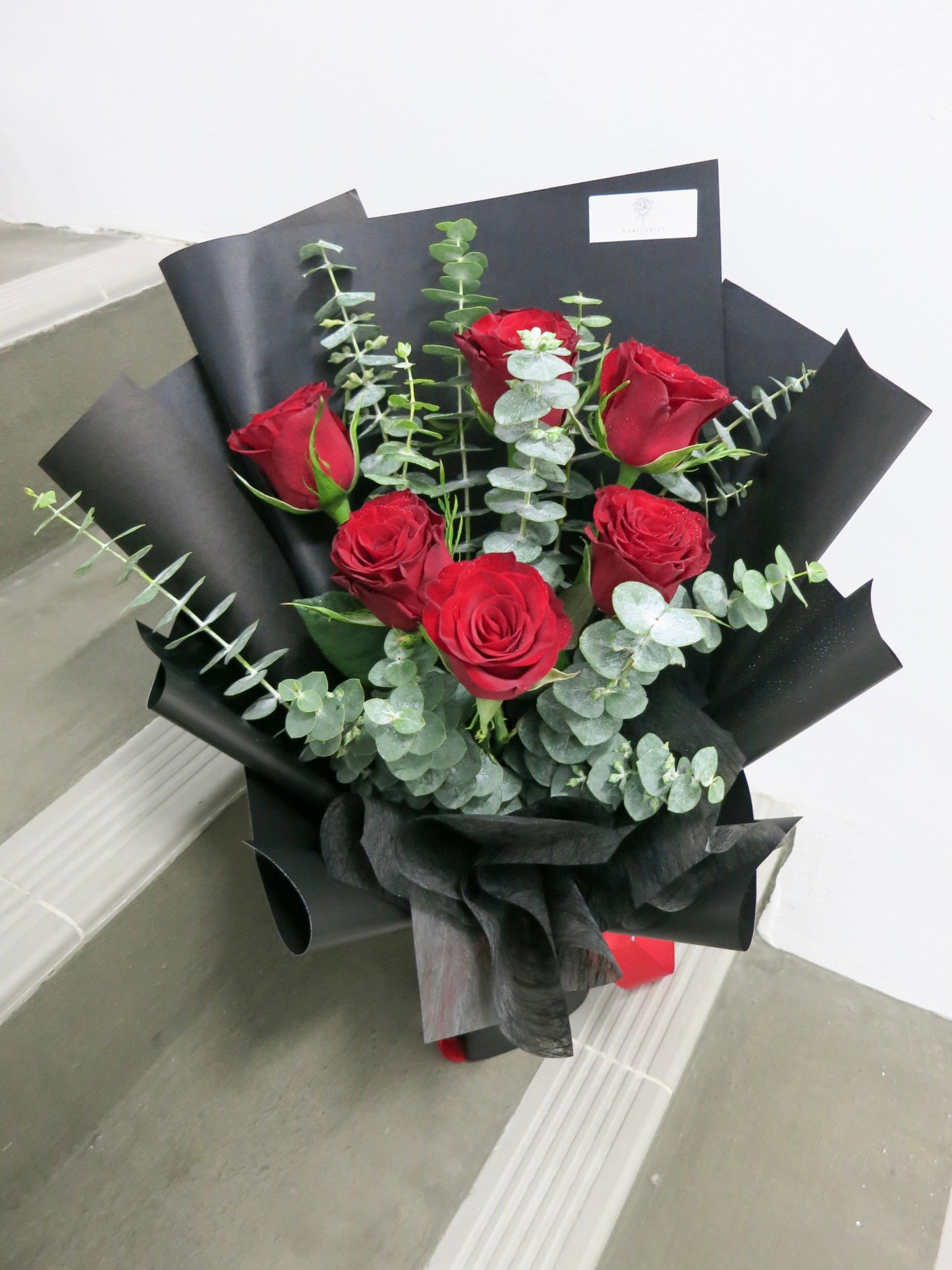6 Red Roses