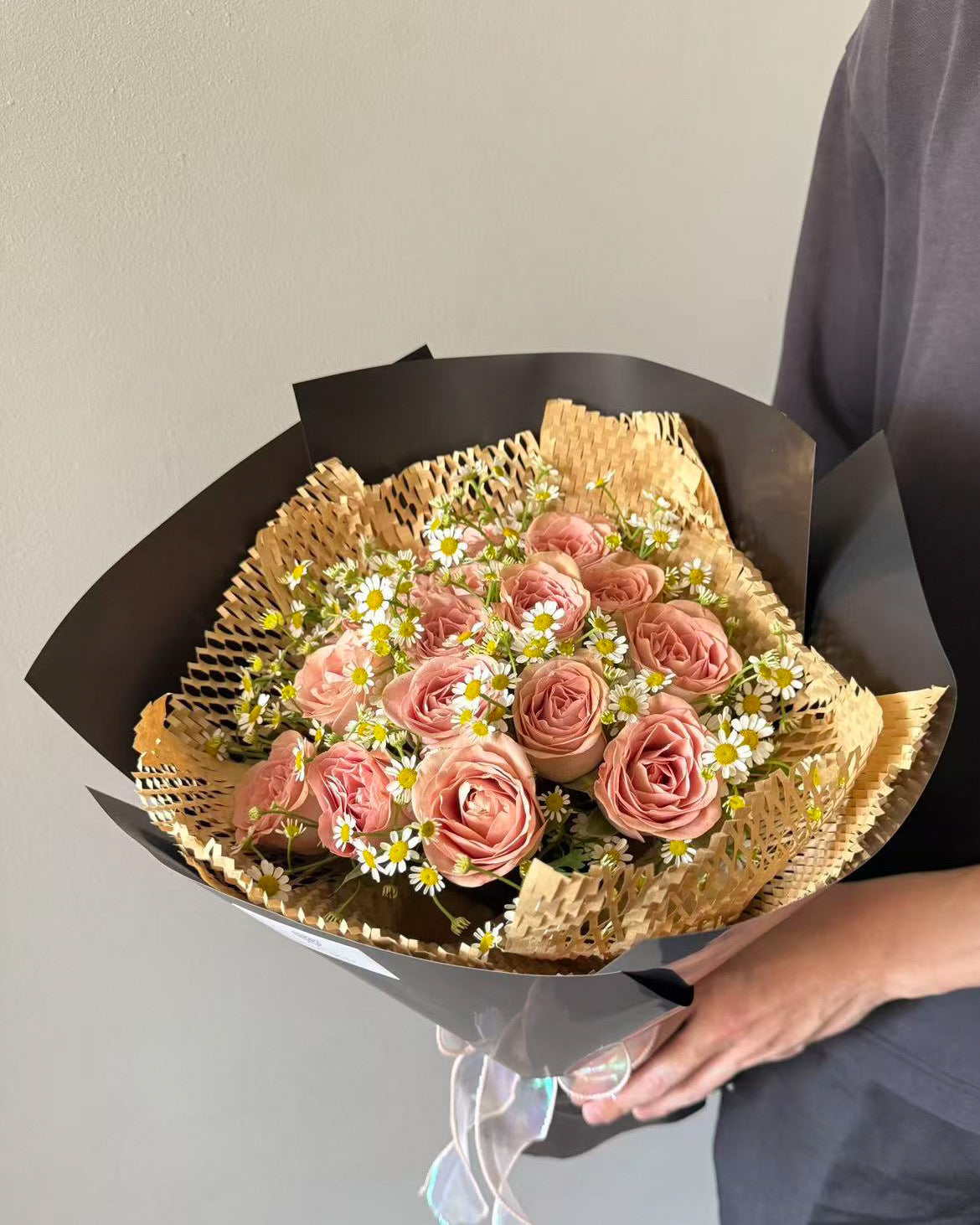Rustic Cappuccino Roses and Daisies
